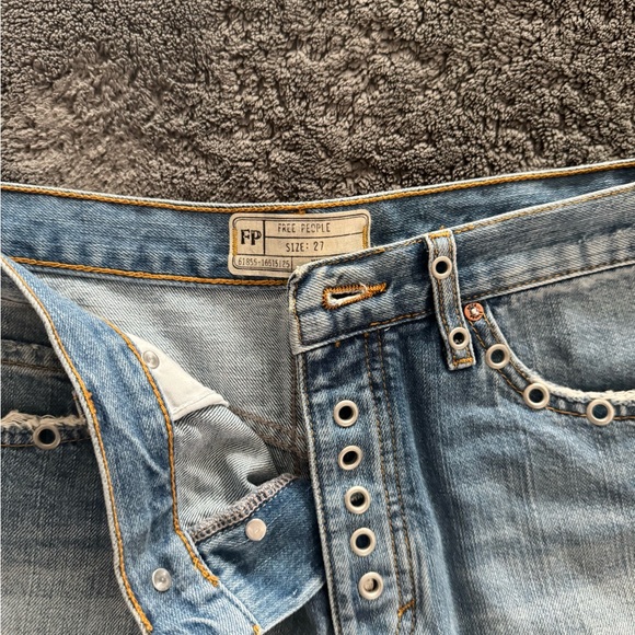 Free People - Denim- size 27 Frayed Hem Women Shorts - Picture 4 of 4